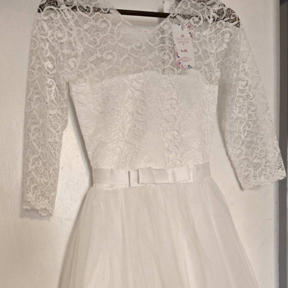 Ibtom Castle wedding/ party dress. Size small. Lace top, 3/4 sleeves. New.